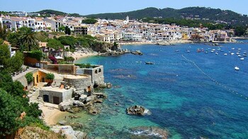 Girona and Costa Brava Small Group tour with Hotel Pick-up