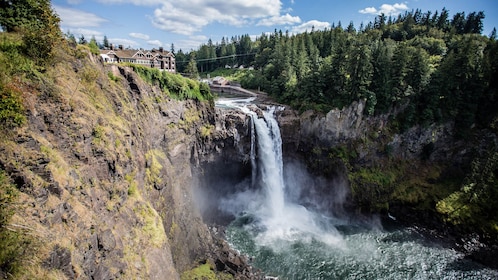 All-Inclusive Wine & Waterfall Small Group Tour from Seattle