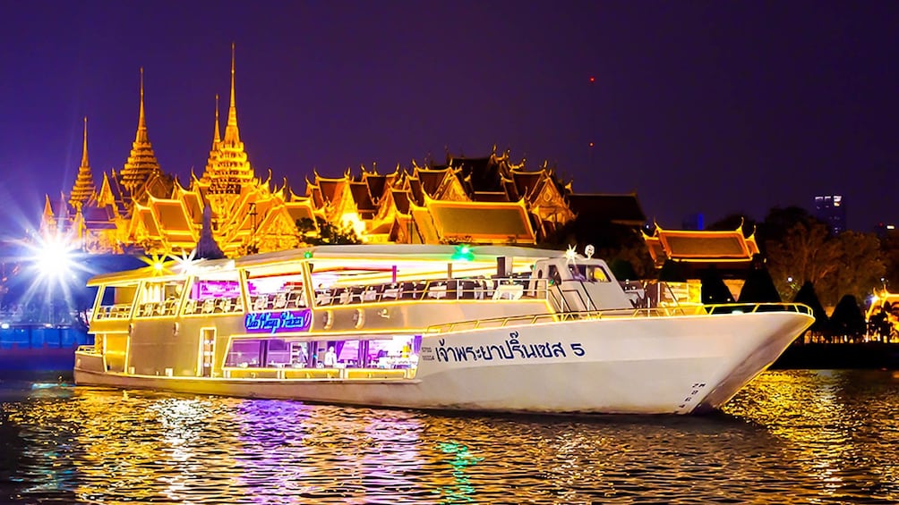 Vibrant night views of Bangkok on the Chaophraya dinner cruise