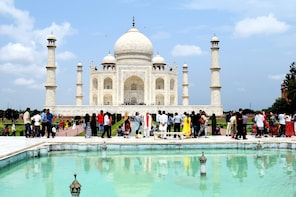 Full Day Taj Mahal & Agra Tour by Gatimaan Train from Delhi