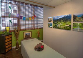 90 Minute Lomilomi Massage