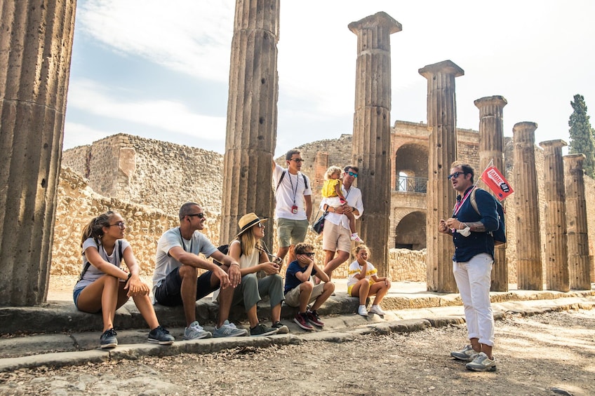 Pompeii: Guided walking tour with Skip the line tickets