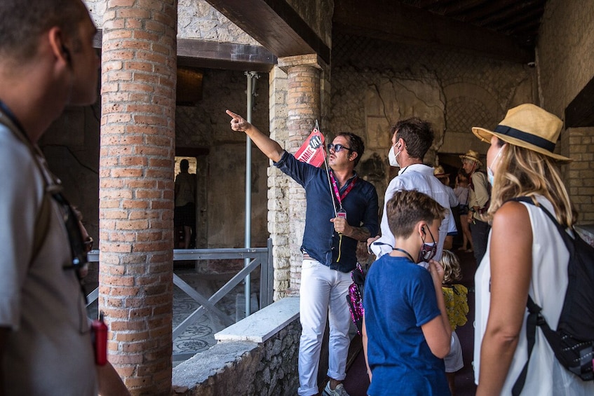 Pompeii: Guided walking tour with Skip the line tickets