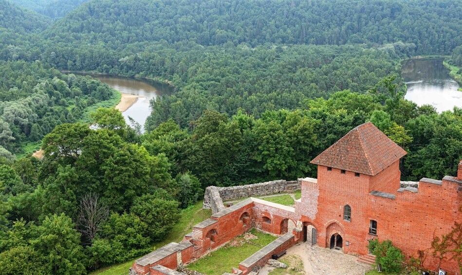 PRIVATE GUIDED TRANSFER: Riga - Sigulda - Parnu - Tallinn