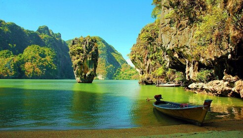 Canoe on beach near James Bond Island