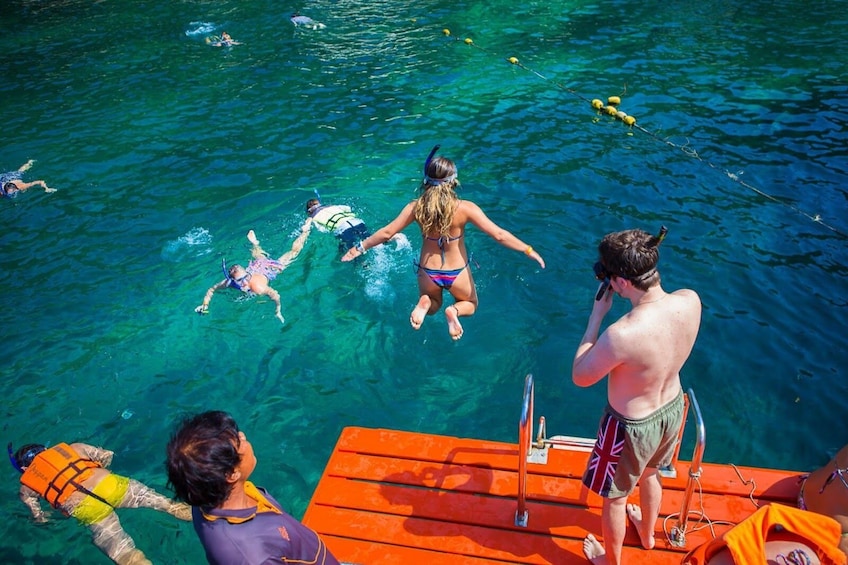 Snorkel Tour to Koh Nangyuan and the hidden bays of Koh Tao on the Oxygen
