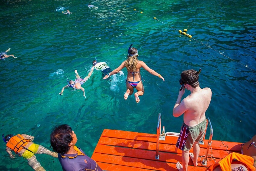 Snorkel Tour to Koh Nangyuan and the hidden bays of Koh Tao on the Oxygen