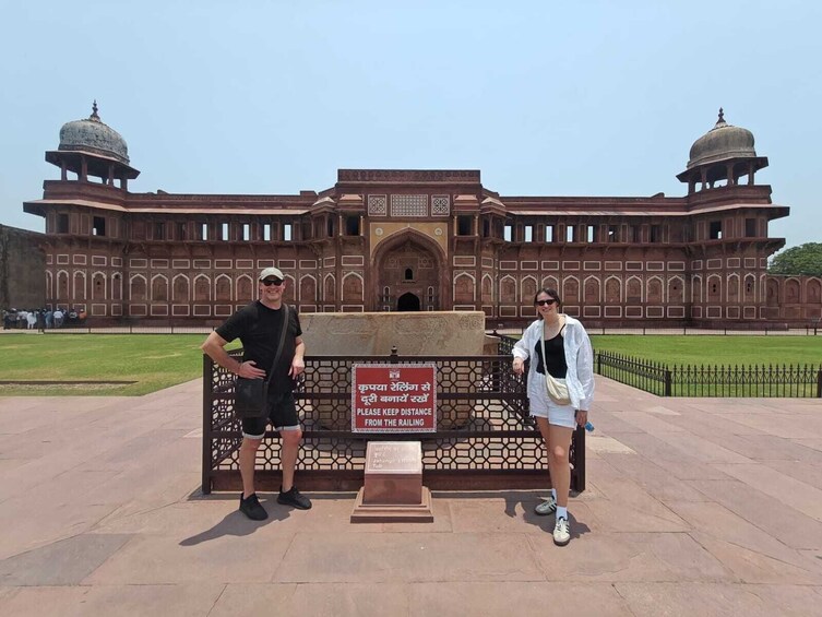 From Jaipur: Taj Mahal & Agra Private Guided Day Tour