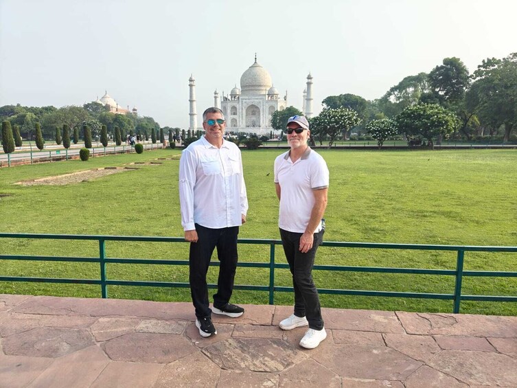 From Jaipur: Taj Mahal & Agra Private Guided Day Tour