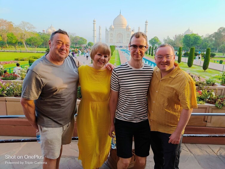 From Jaipur: Taj Mahal & Agra Private Guided Day Tour