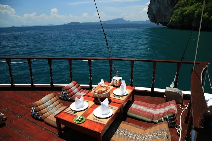 Krabi Romantic Sunset Cruise with BBQ Seafood Dinner