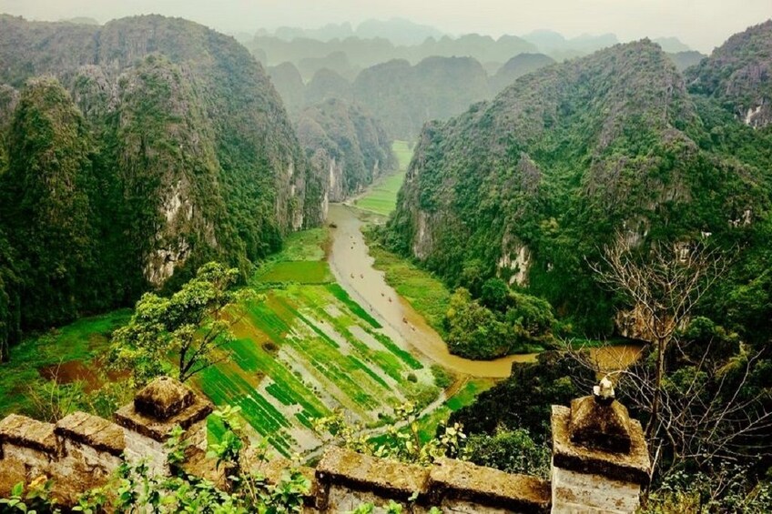 Small group tour from Hanoi: Mua Cave, Tam Coc, Bich Dong