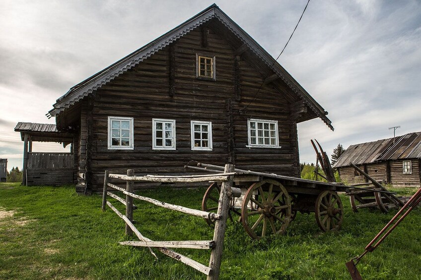 Private Tour to the Traditional Karelian Village Kinerma