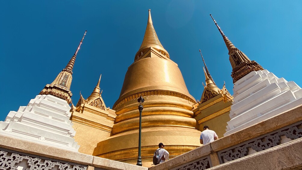 Guided Walking Tour of Grand Palace with Wang Lang Market