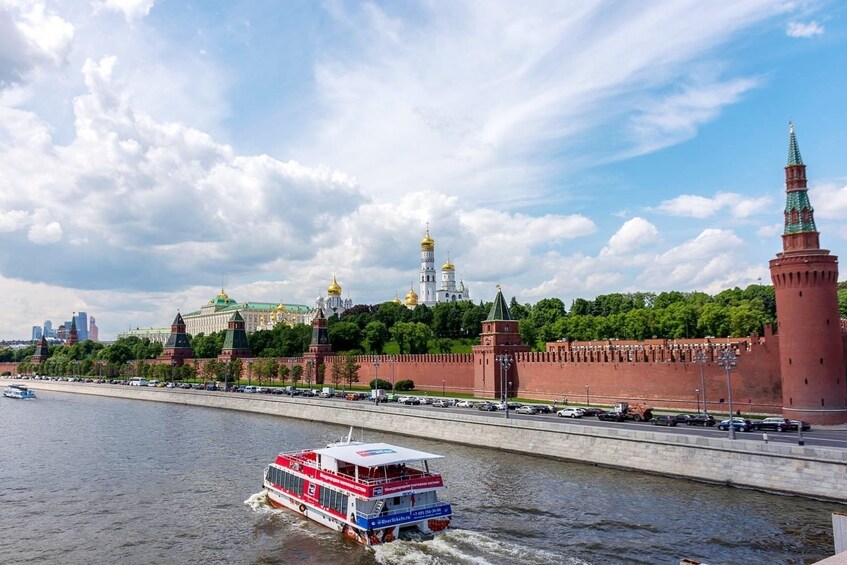Private boat tour of Moscow