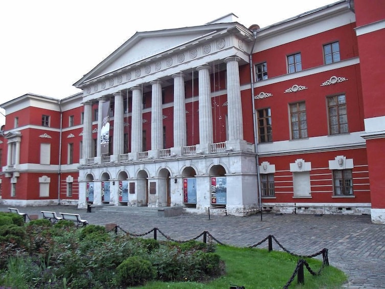 Private off the beaten paths Moscow tour 