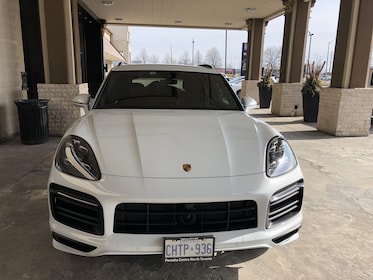  Niagara Falls VIP Private Tour by Porsche from Toronto