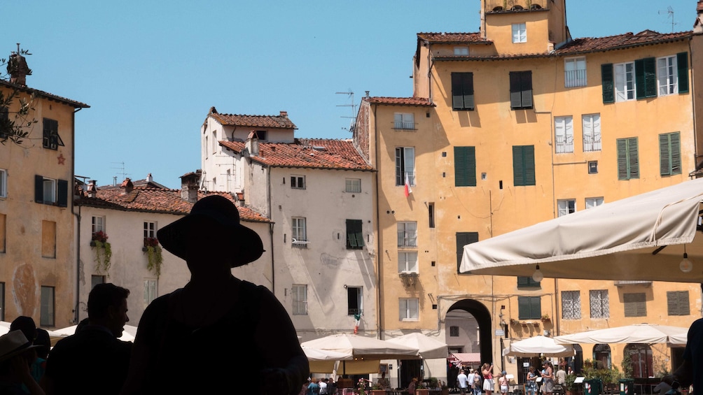 From La Spezia: Full-Day Pisa and Lucca Excursion