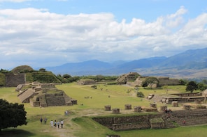 Monte Albán, Military Capitol of the Zapotecos