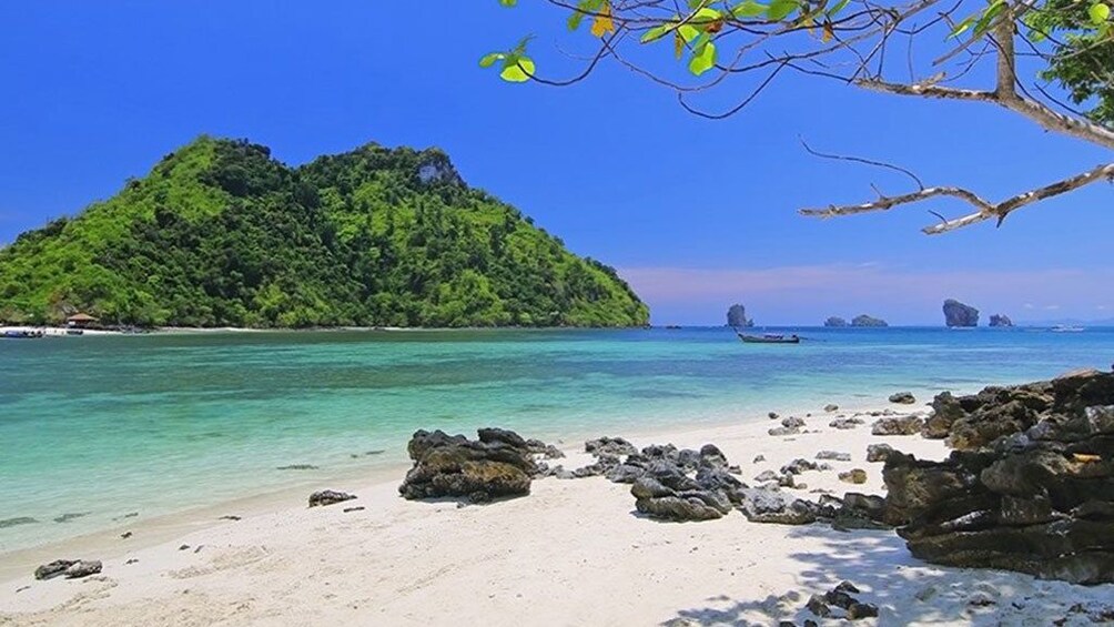 Popular 4 Islands Tour by Classic Longtail Boat From Krabi