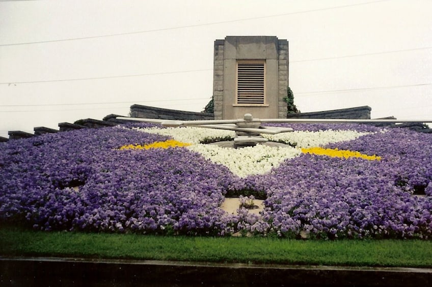 Floral clock at Niagara Falls