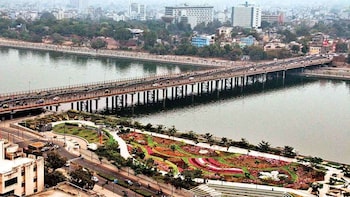 Private sightseeing Tour of Ahmedabad with guide & transport