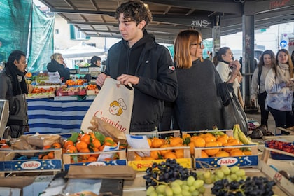 Visita al mercado local y clase de cocina en casa de una Cesarina en Marsal...