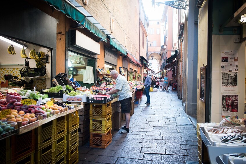 Market, Cook and dine at a Cesarina's home in Marsala