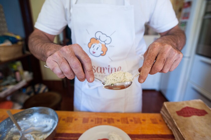 Market, Cook and dine at a Cesarina's home in Pompei