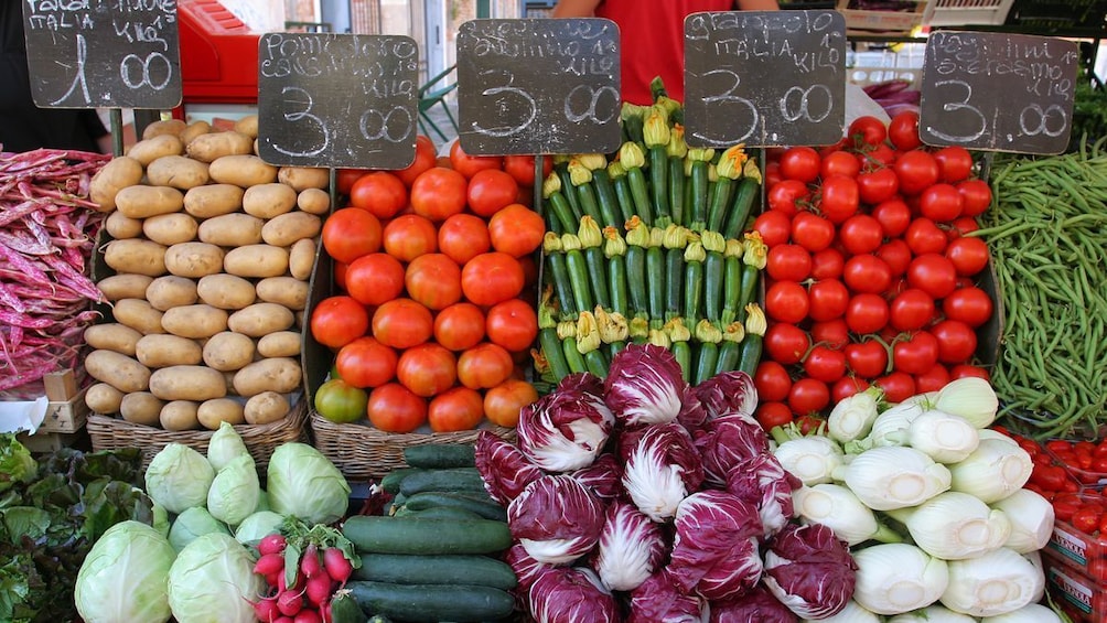 Market, Cook and dine at a Cesarina's home in Varenna