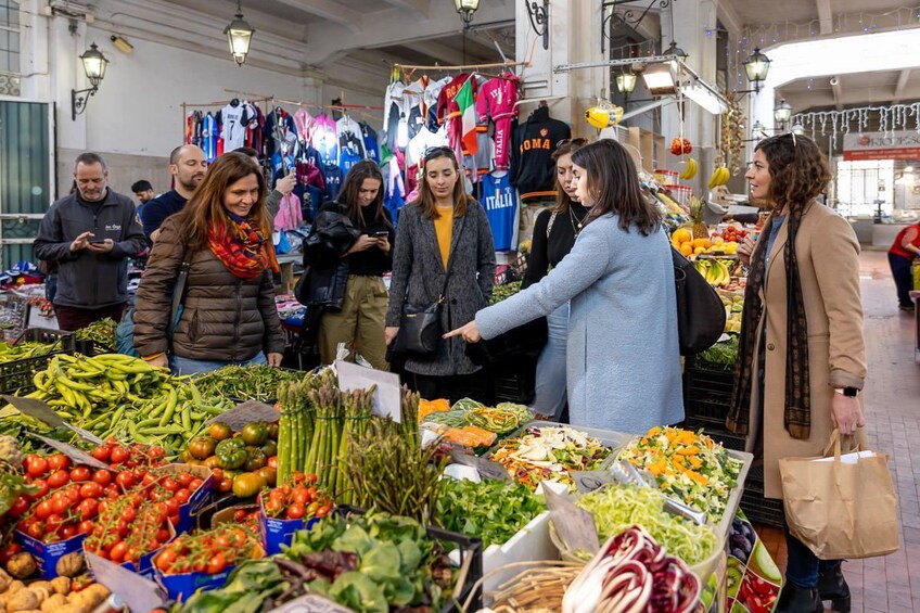 Market, Cook and dine at a Cesarina's home in Alberobello