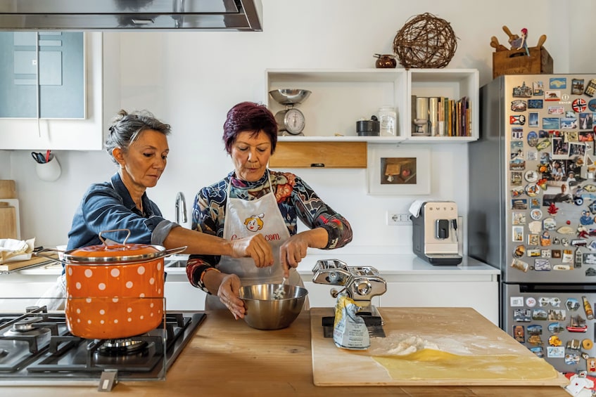 Local Market Visit and Cooking Class at a Cesarina's Home in Altamura