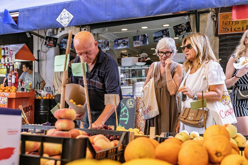 Market tour and dining experience at a Cesarina's home in Cava de Tirreni