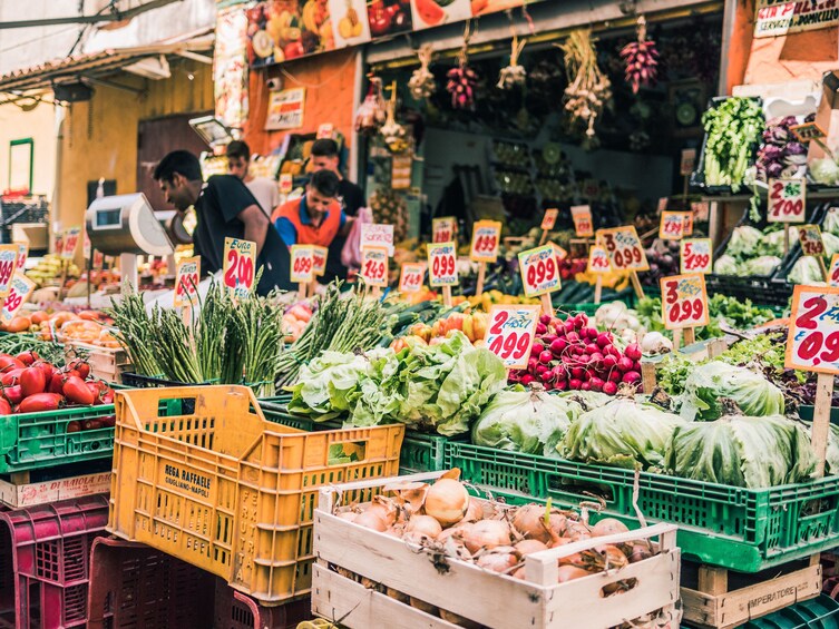 Market visit & Dining at a local's home in Cava de Tirreni