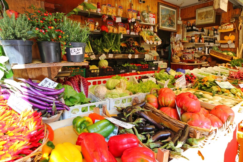 Market visit & Dining at a local's home in Cava de Tirreni