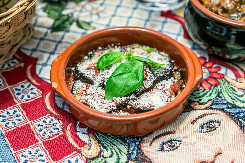 Market tour and dining experience at a Cesarina's home in Alberobello