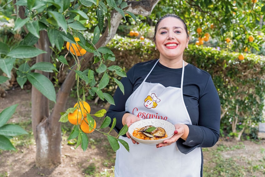 Market tour and dining experience at a Cesarina's home in Alberobello