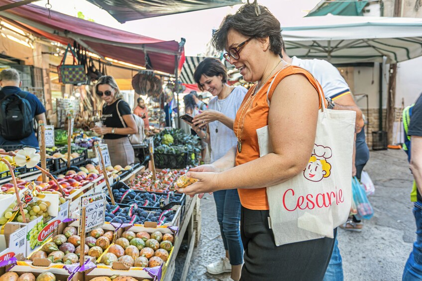 Market tour and dining experience at a Cesarina's home in Altamura