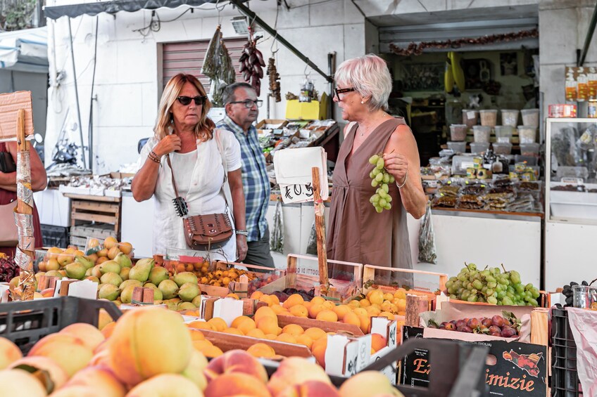 Market tour and dining experience at a Cesarina's home in Marsala