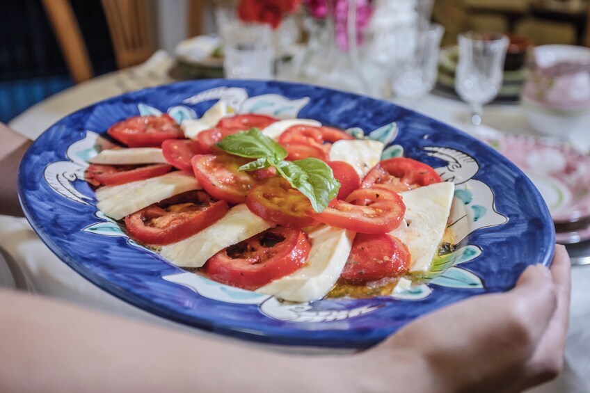 Market tour and dining experience at a Cesarina's home in Marsala