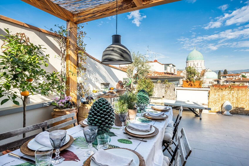Market tour and dining experience at a Cesarina's home in Ragusa