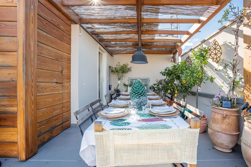 Market tour and dining experience at a Cesarina's home in Cefalù