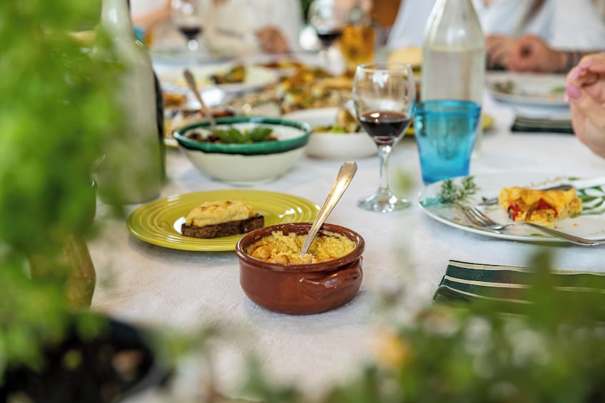 Market tour and dining experience at a Cesarina's home in Spoleto