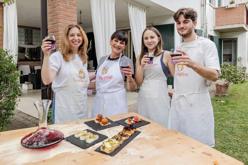 Market tour, lunch or dinner at a Cesarina's home in Padova