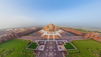Private Sightseeing in Ahmedabad with Akshardham Temple Trip