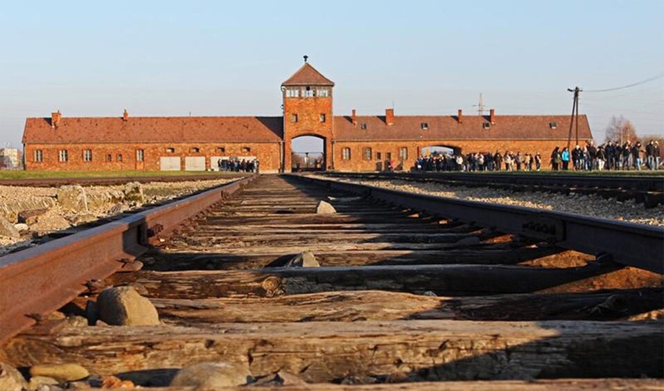 red guided tour auschwitz