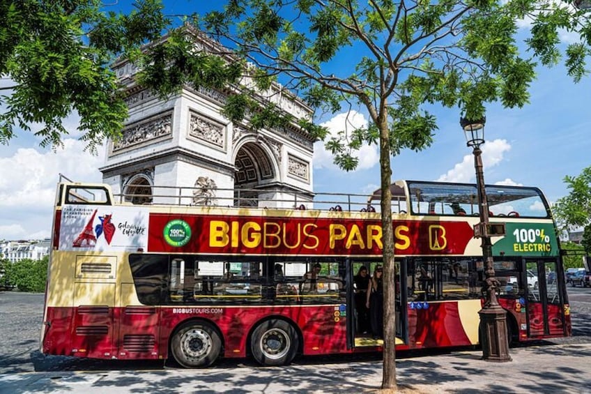 From London: Guided Paris Small Group Tour with River Seine Lunch Cruise