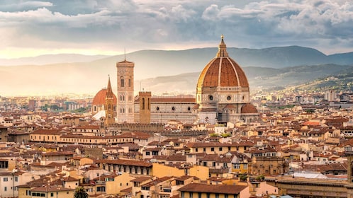 Landutflukt: Livorno - pittoreske Pisa og berømte Firenze