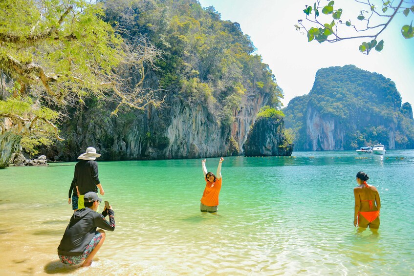 Snorkeling Tour to Hong Islands by Longtail Boat From Krabi