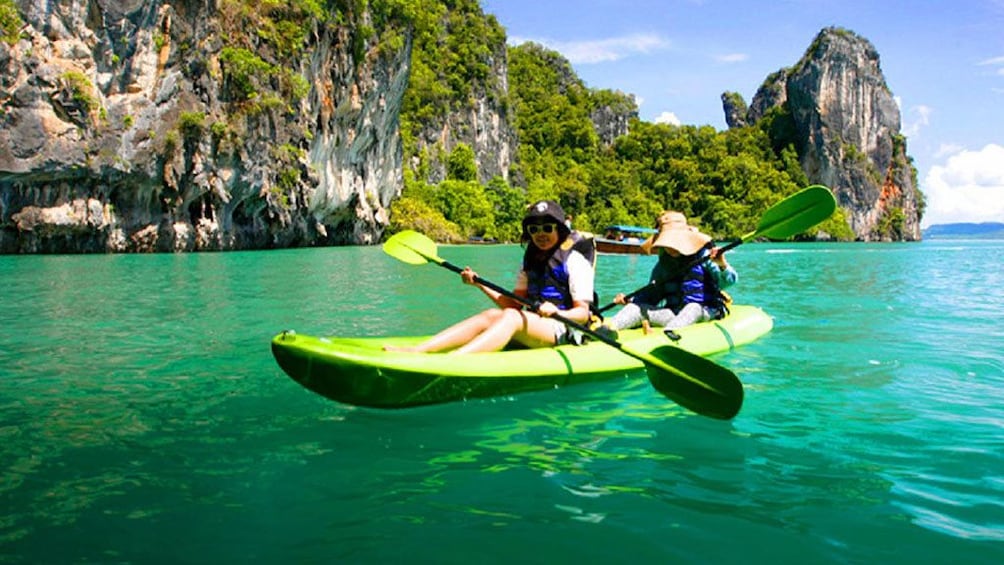 Snorkeling Tour to Hong Islands by Longtail Boat From Krabi